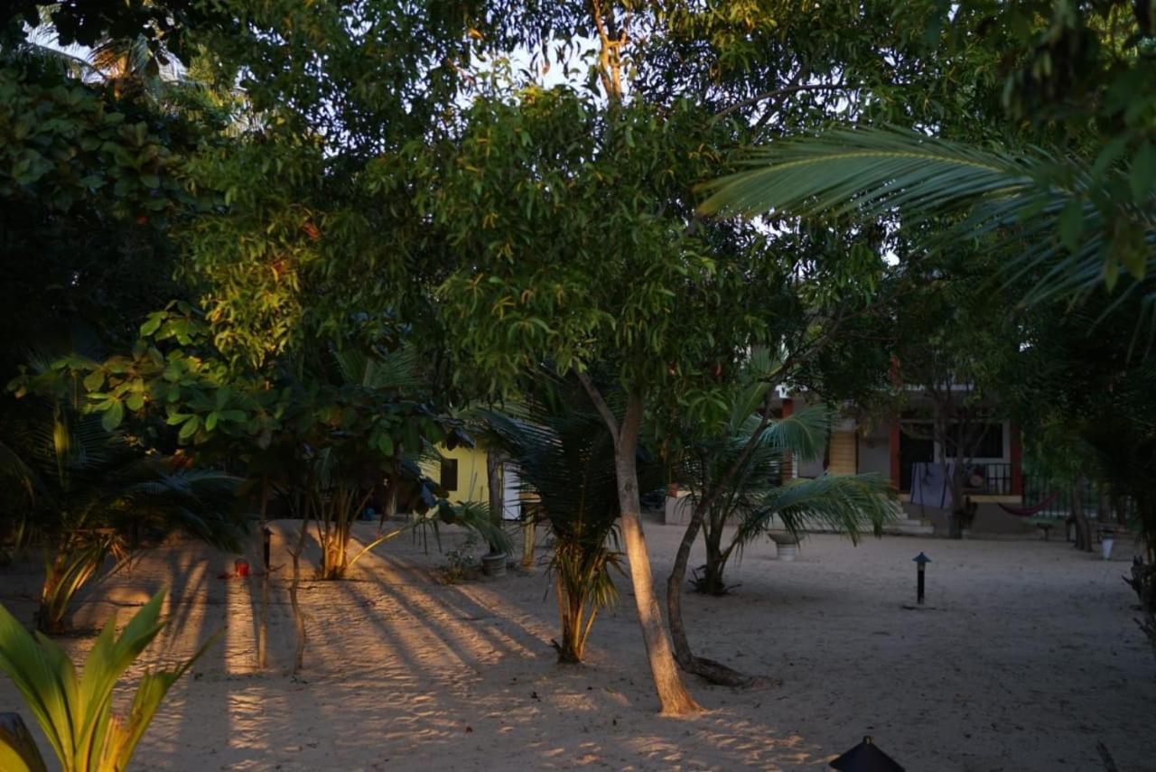 Aloha Beach Resort Tangalle Extérieur photo
